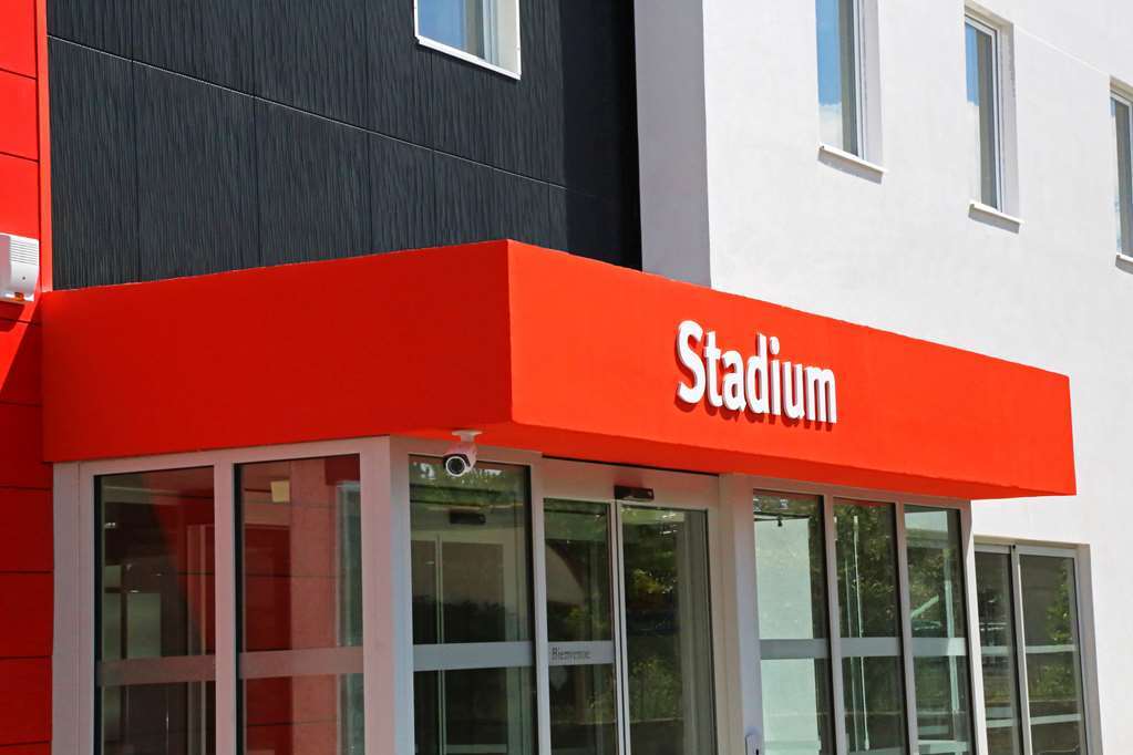 Kyriad Lyon Est Stadium Eurexpo Мейзио Екстериор снимка